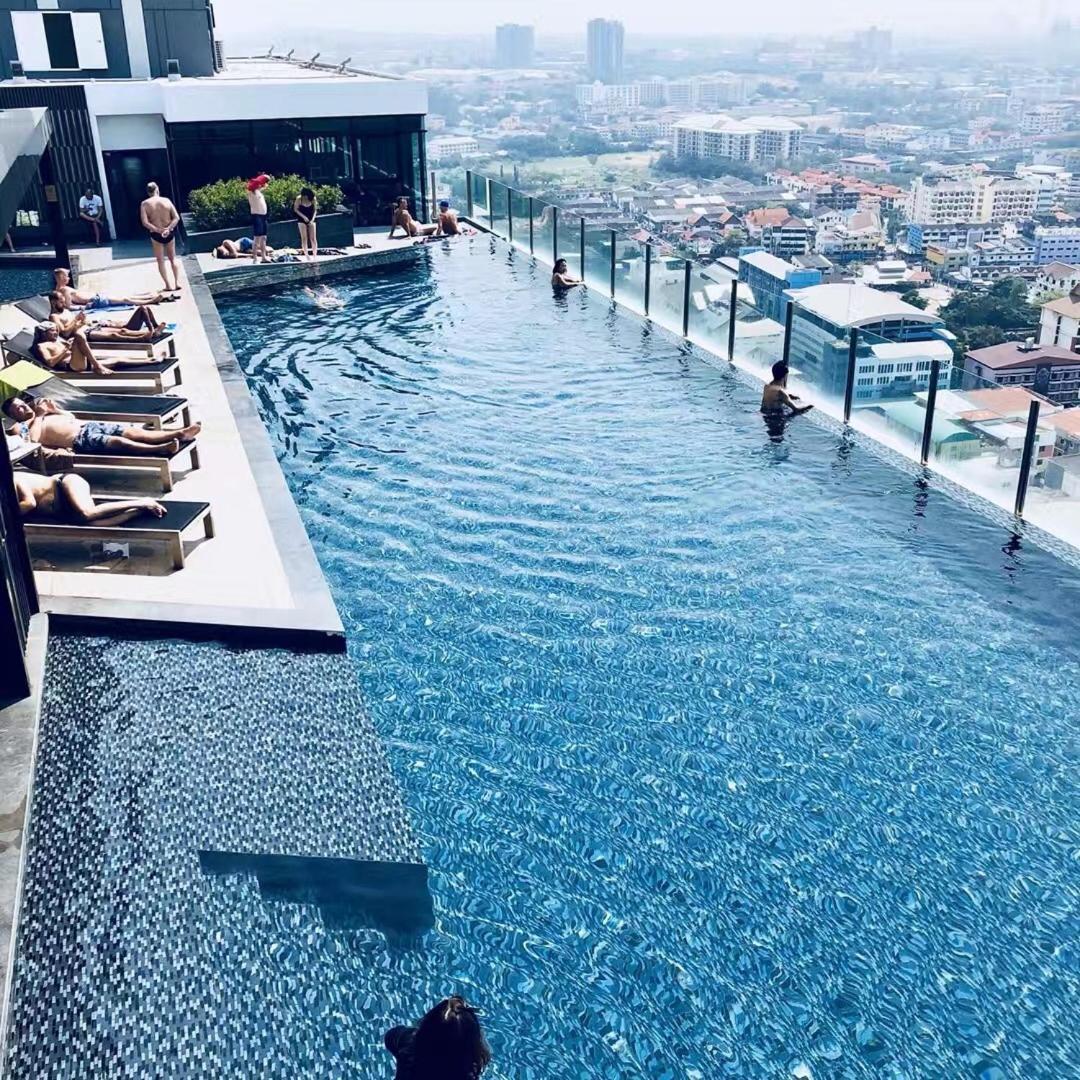 Apartemen The Base