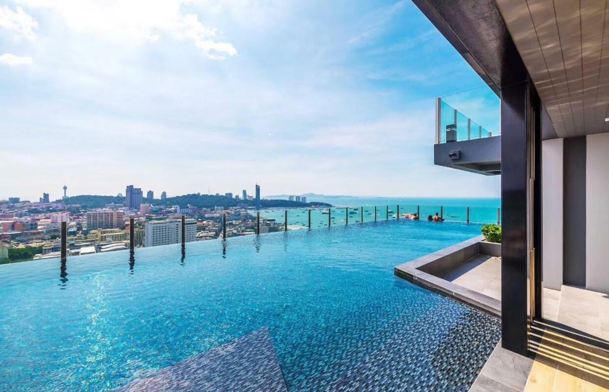 Apartemen The Base